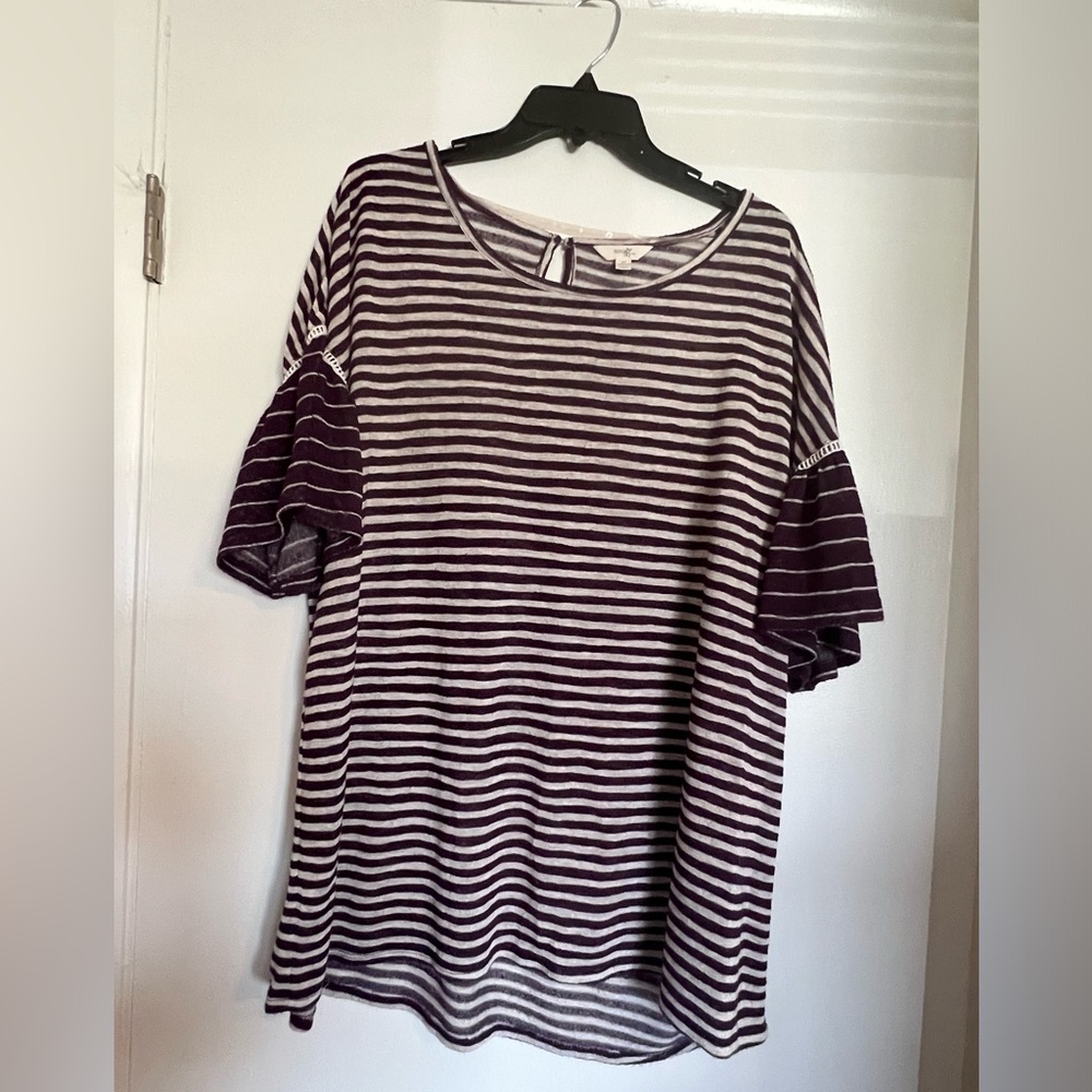 Women’s plus short sleeve sweater